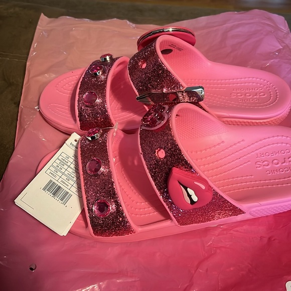 Benefit X Crocs sandals - Picture 6 of 6